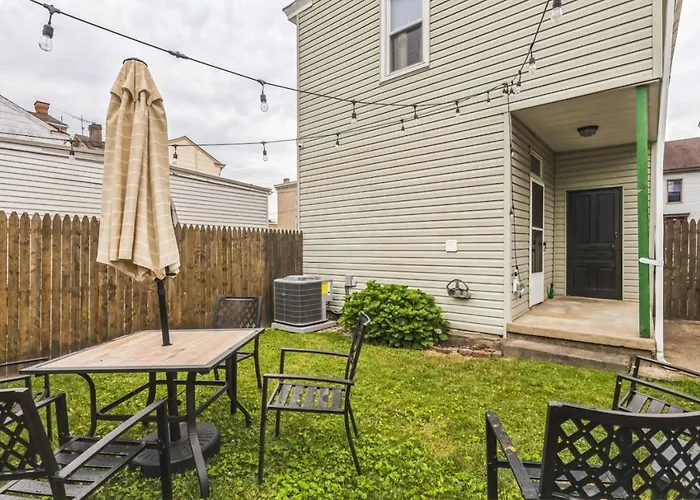 Stylish 2-bedroom With Street Parking Near Holiday home *