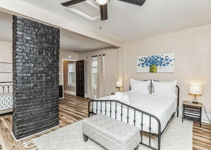 Stylish 2-bedroom With Street Parking Near * Pittsburgh